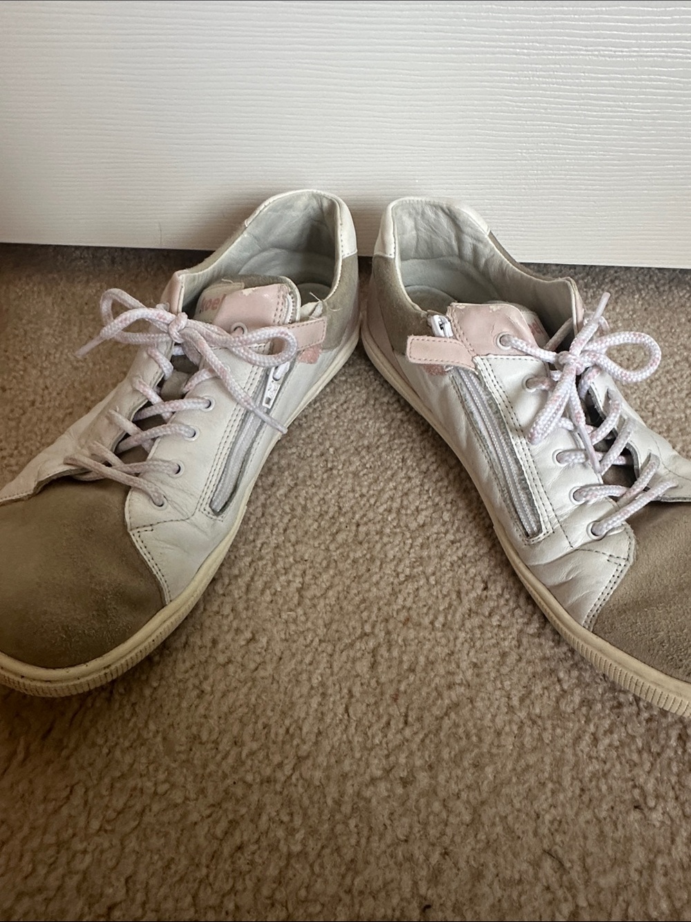 Koel Barefoot Sneaker EU 41 (US W 9.5 - 10) White Suede Zip EUC - Picture 4 of 5